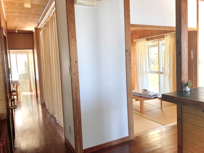 間取りや内装は、沖縄の伝統的スタイルを踏襲しています。