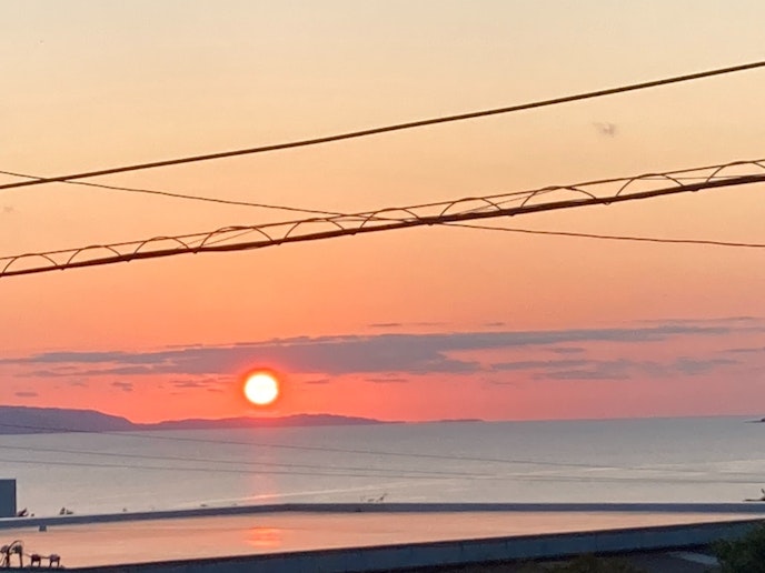 屋上から、西表島や夕陽が見えます。