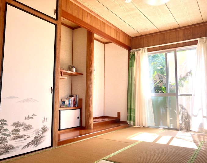 床の間や、押入れがございます。