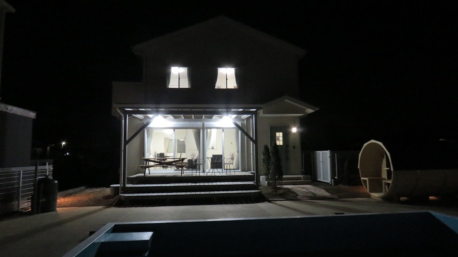 ウッドデッキライト点灯