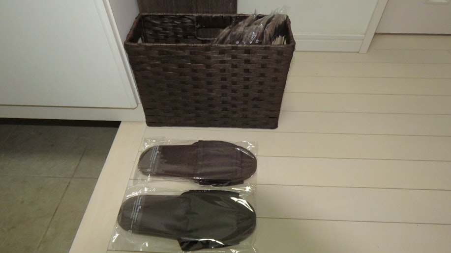 使い捨てスリッパ