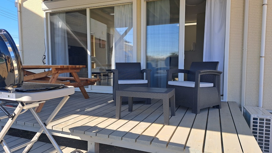 リビングのこのイスとテーブルはウッドデッキでも利用出来ます