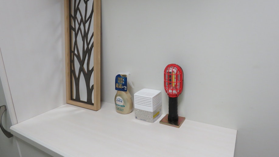 赤いのは携帯ライトです