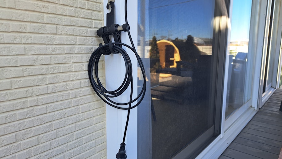 ウッドデッキのライトコンセント