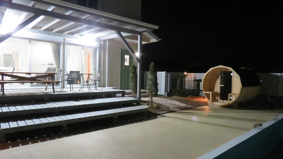 ウッドデッキライト点灯