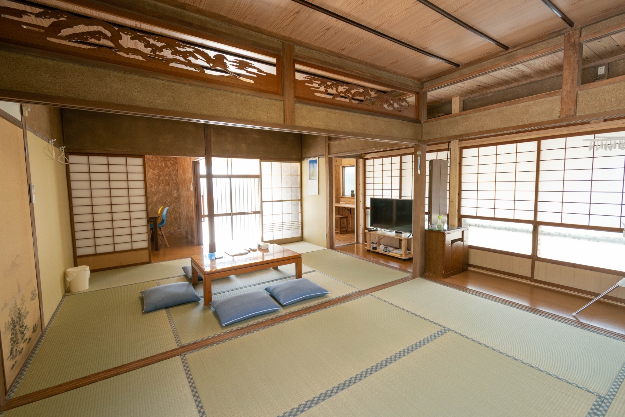 部屋（和室１２畳：玄関方向）