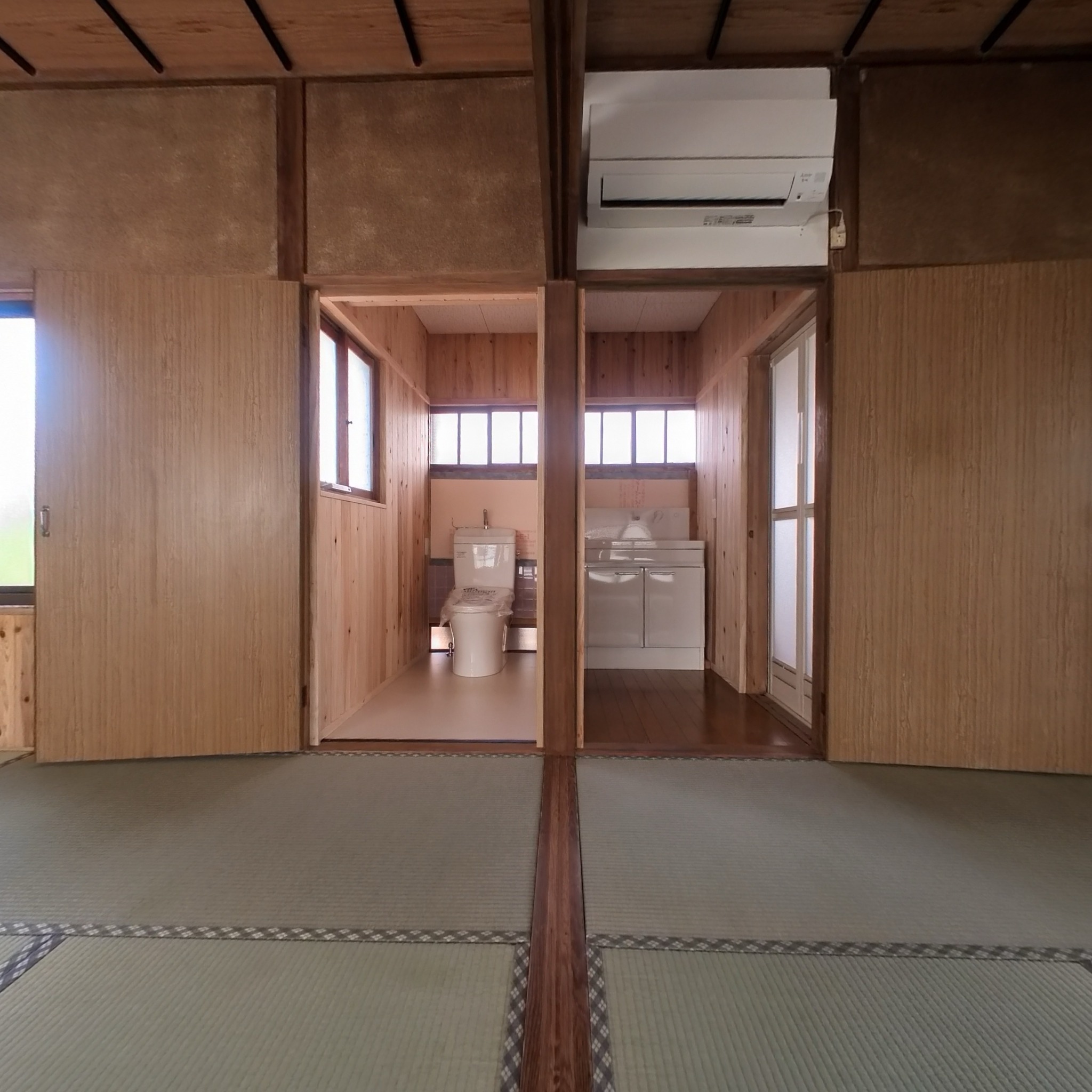 部屋（トイレ・洗面所の入り口）