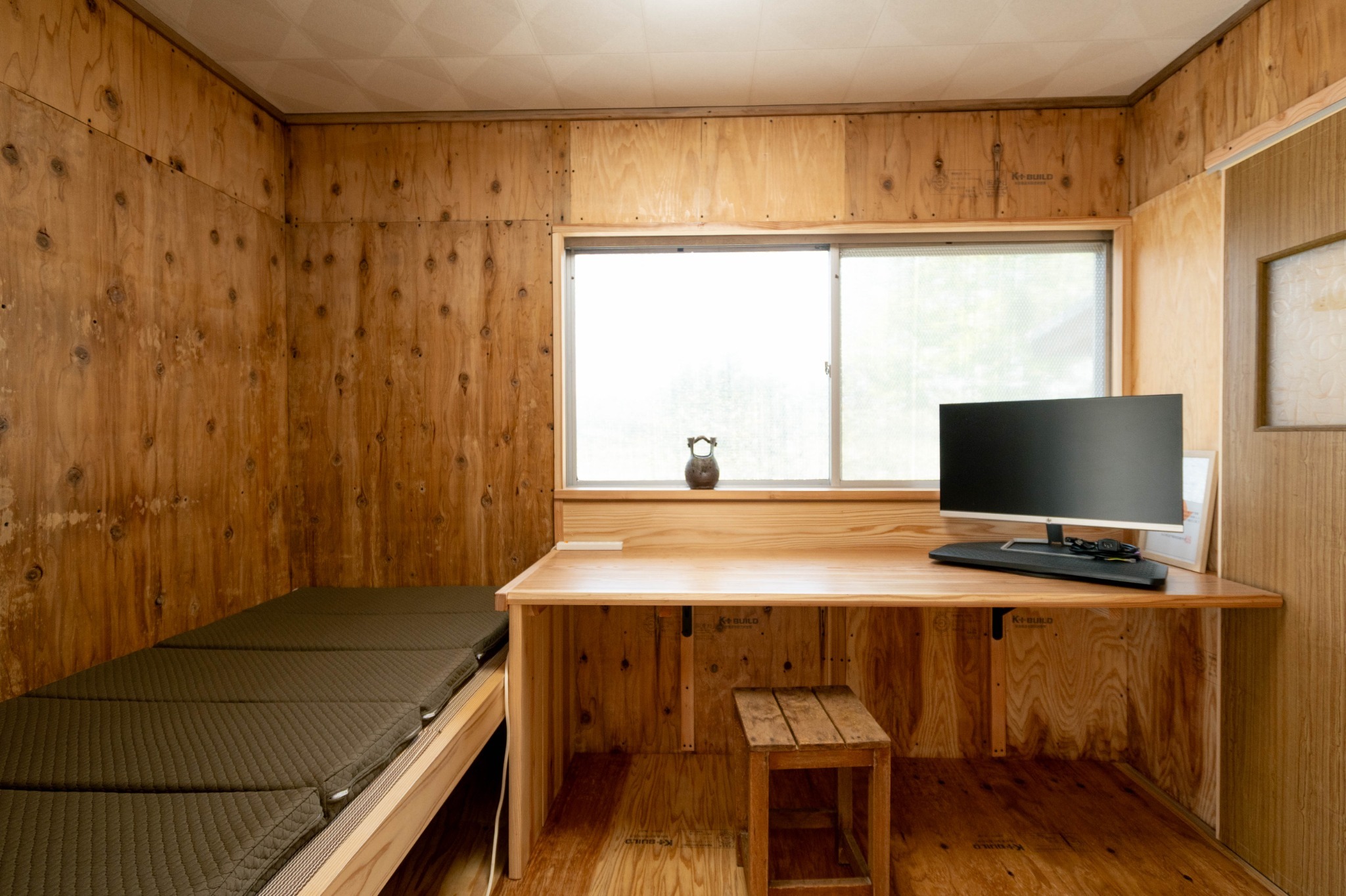 部屋（ワークスペース・ごろ寝スペース）