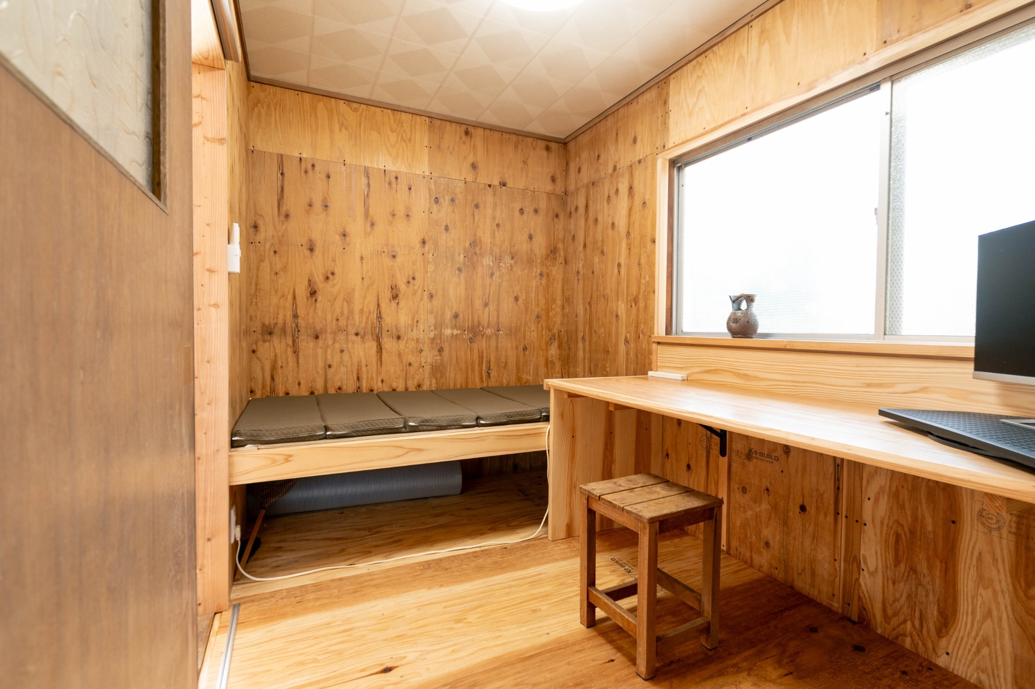 部屋（ワークスペース・ごろ寝スペース）