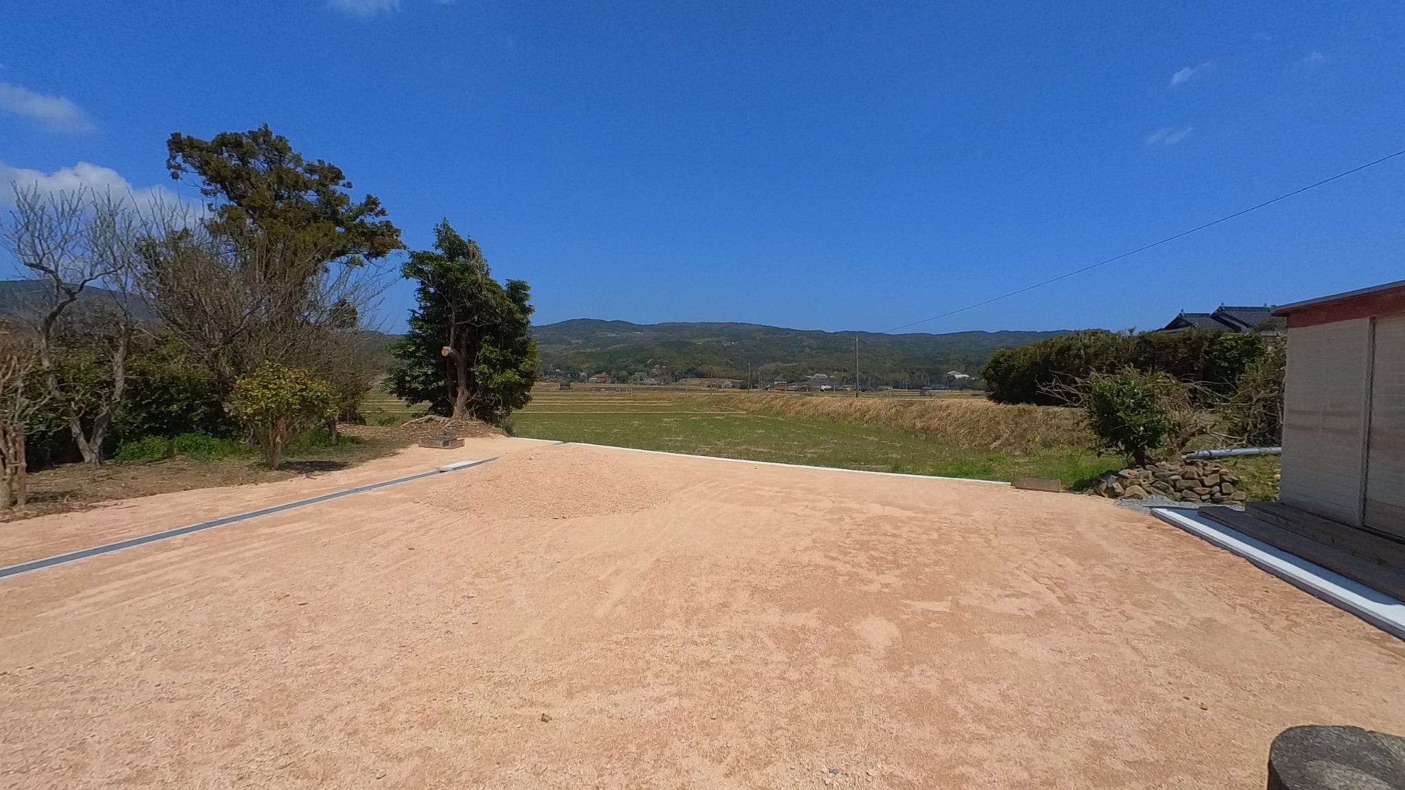建物北側の遊び場（北向き）