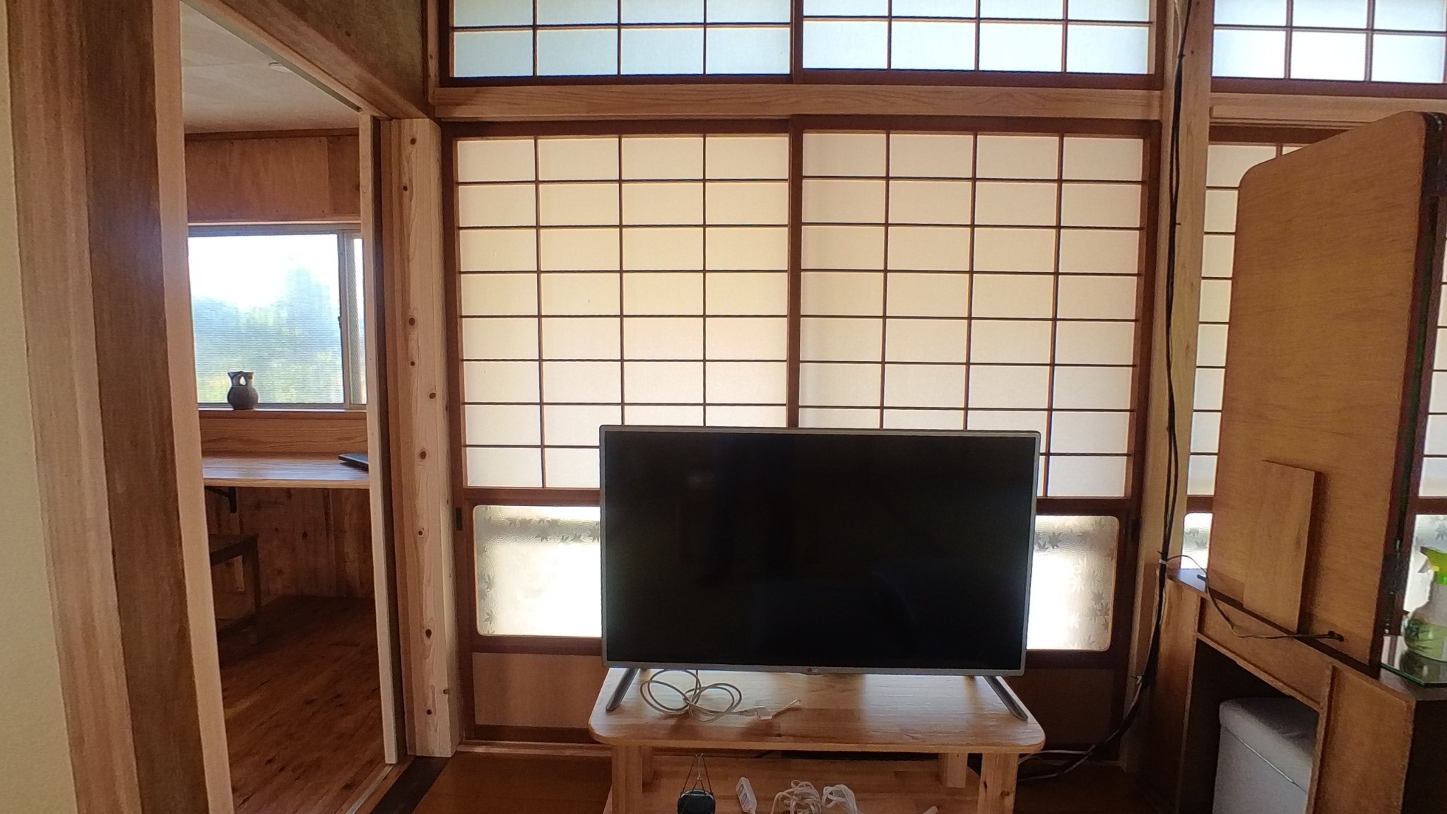 テレビ（液晶42インチ）