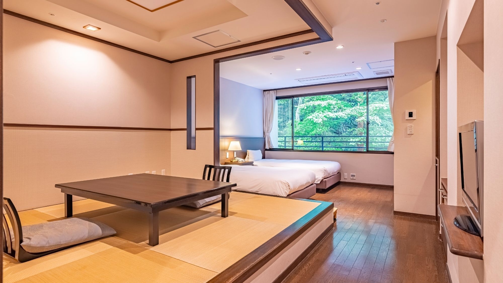 【日にち限定！直前割引プラン】箱根湯本から徒歩10分! 1泊2食付プラン(夕食時飲み放題付き)