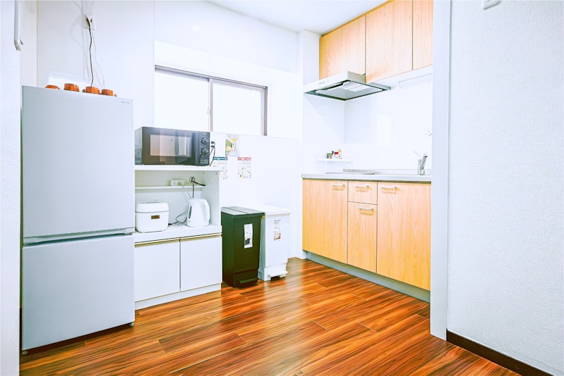 弥生旅館（YayoiHotel）のキッチンは、自炊を快適にする設備を完備。