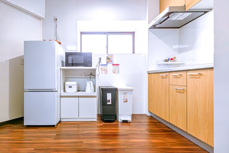 弥生旅館（YayoiHotel）のキッチンは、自炊を快適にする設備を完備。