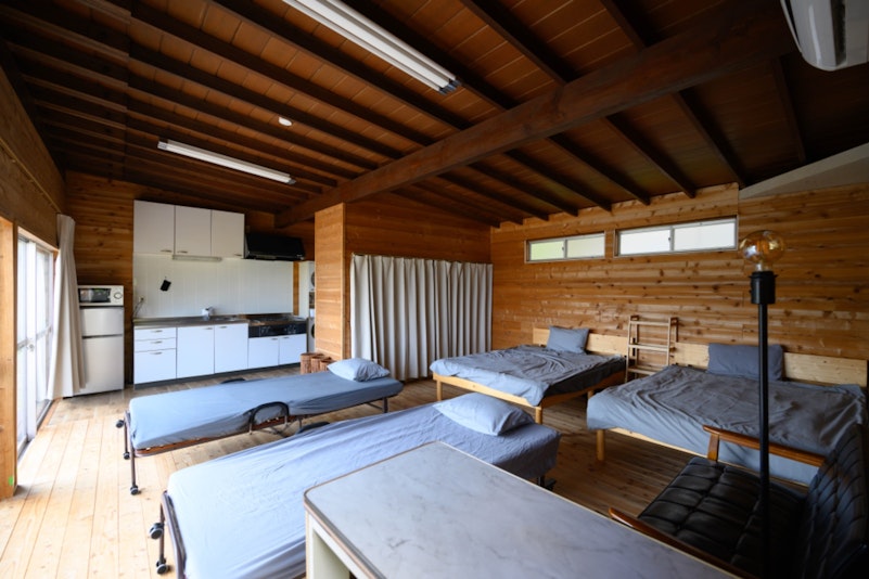 折り畳みシングルベッド２個あり