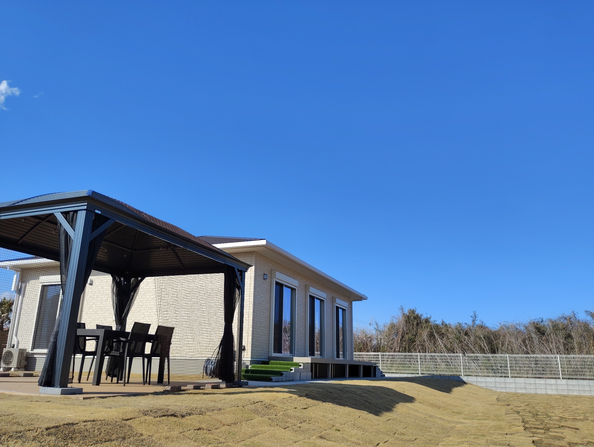 庭に大きなBBQスペース