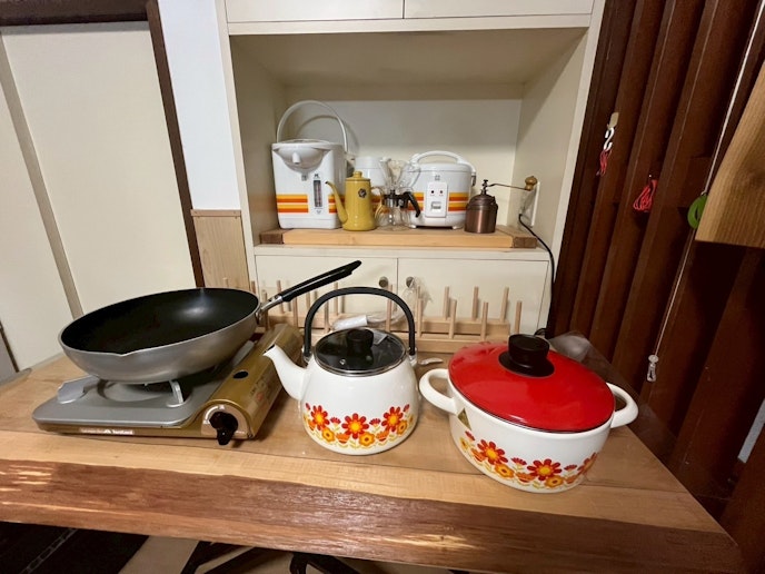 お湯、調理の熱源はカセットコンロです