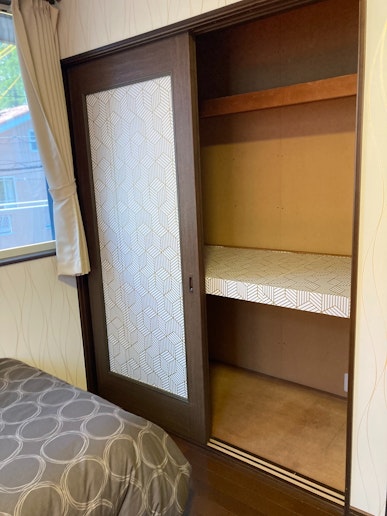 2階寝室の押入れ