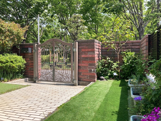 庭から目の前公園へ Garden