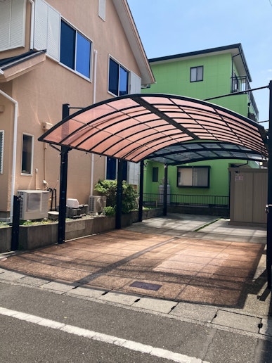 駐車場入り口（3台） Parking entrance