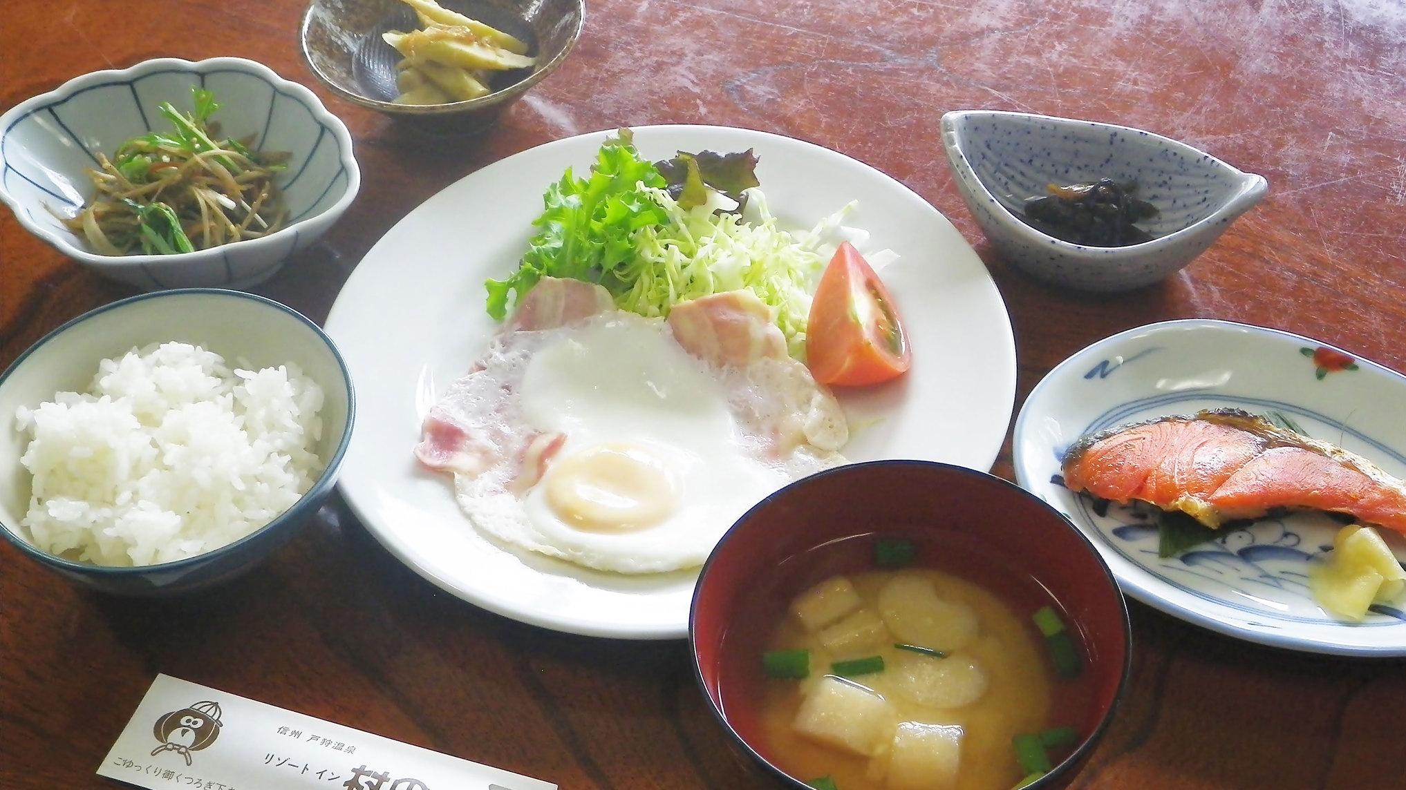 【朝食付】夜は自由に♪朝ごはんは旨みたっぷりの飯山米でパワーチャージ！旅の疲れは温泉でリフレッシュ！