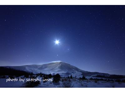満天の星空と月夜の浅間山