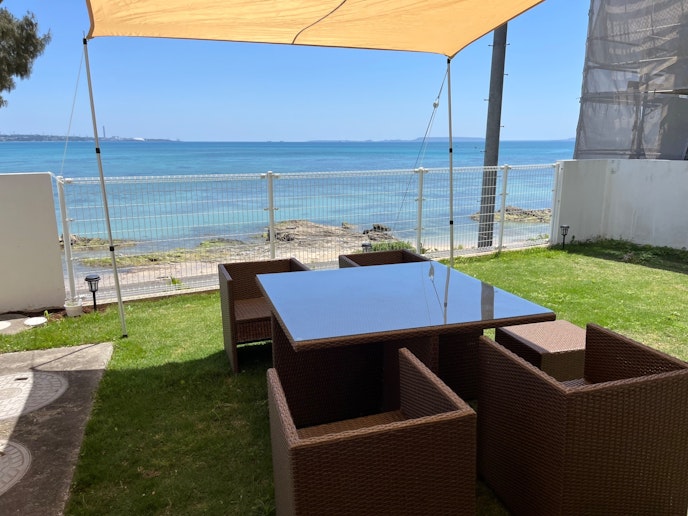 庭からの青い海