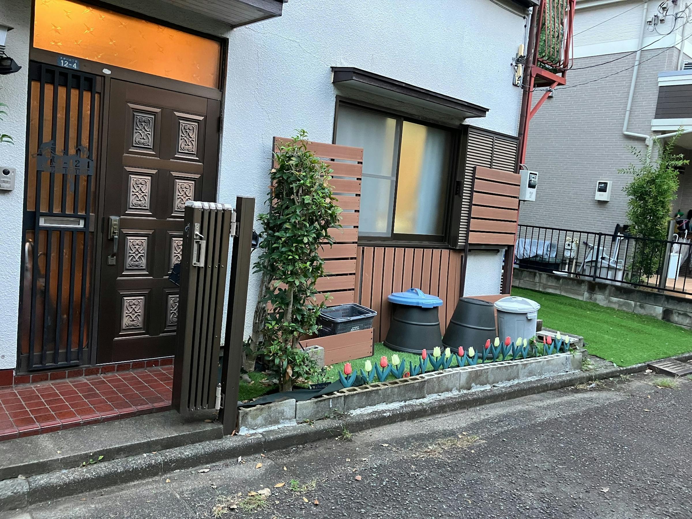 外観　+　無料駐車場