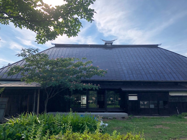 敷地内の古民家の中もご案内します(こちらには宿泊できません)