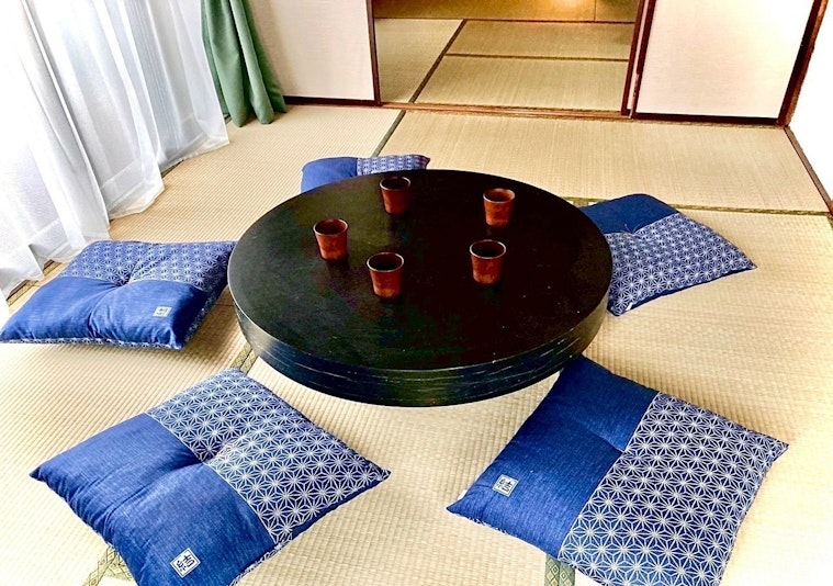 座卓で皆でゲームやお喋りを楽しみませんか？