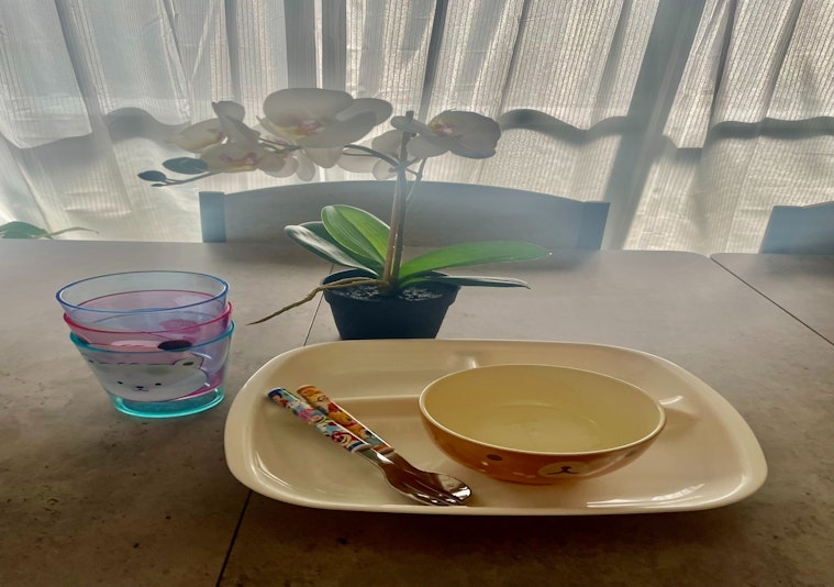 お子様用の食器類もご用意しております。家族皆で宿をお楽しみください。