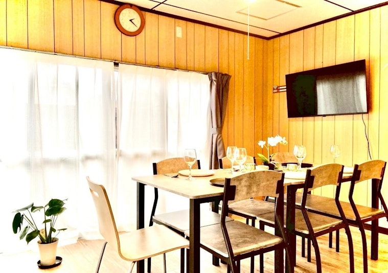 ダイニングテーブルで家族や友人と一緒にたこ焼きパーティーも可能です。