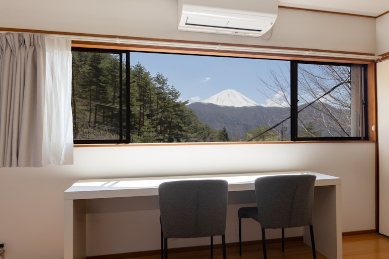 自慢の富士山ビュー。窓一面から見ることができます。