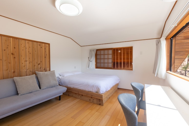 2階の主寝室。朝日が心地いい目覚めとなりそうです。