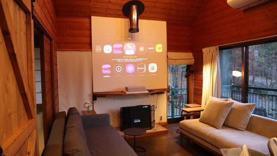 LDでは、スマホやPCを接続してのプロジェクタースクリーンも楽しめます！撮りたての旅動画を流す...