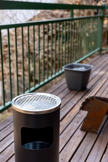 喫煙はバルコニー内でご利用いただけます。※タバコの火の扱いには十分にご注意ください。