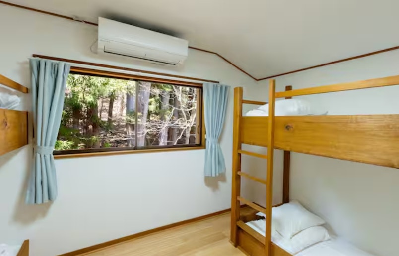 2段ベッドを2台配置。ご家族・ご友人との寝る前の会話は旅の楽しみのひとつ。