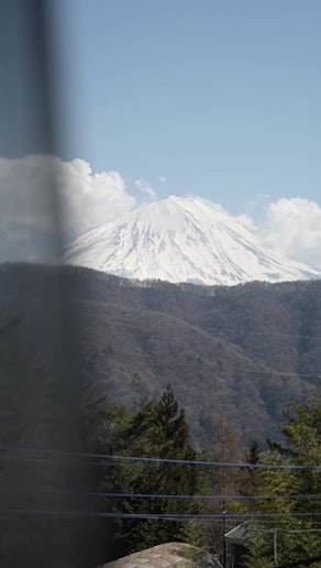 凛とした富士山。近くで富士山を見ることができることは、珍しいんです。
