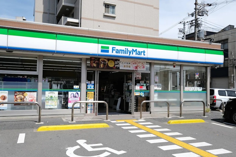 周辺施設：コンビニ