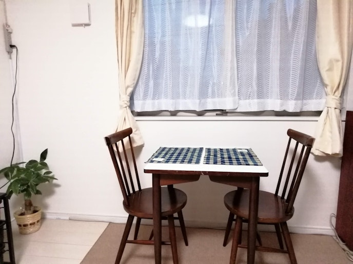 ダイニングテープルでゆっくり夕食でもどうぞ