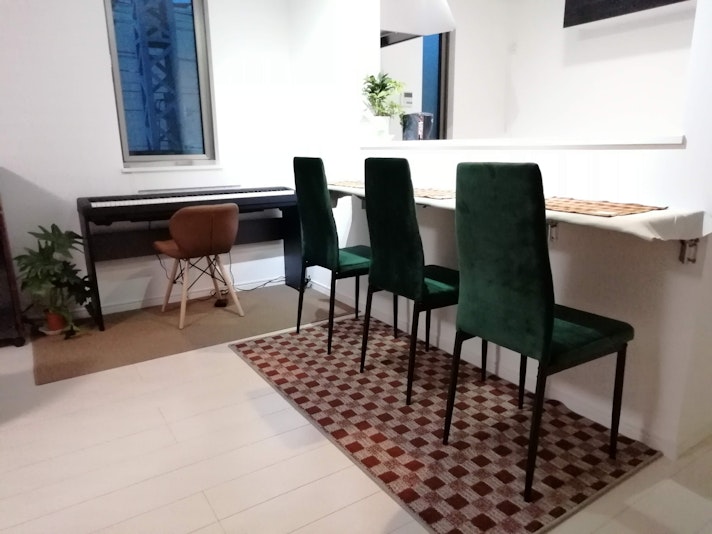 カウンター席で仲間との会話も弾みそう。