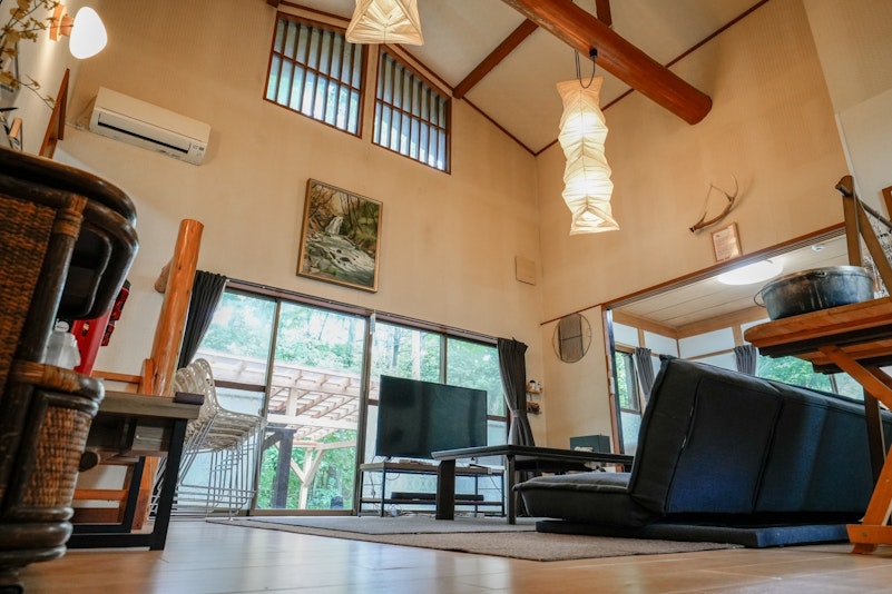 天井が高く広々としたリビング