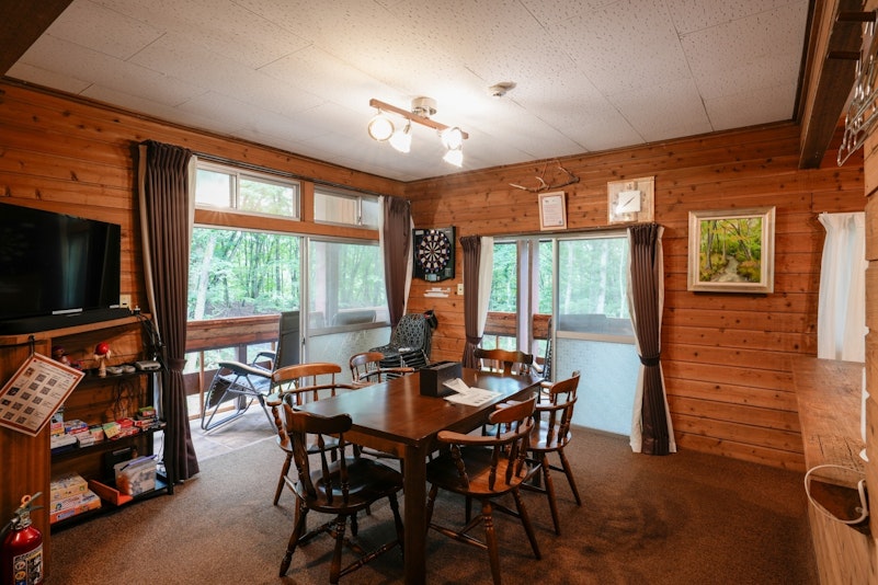 窓からの眺めが美しいリビング