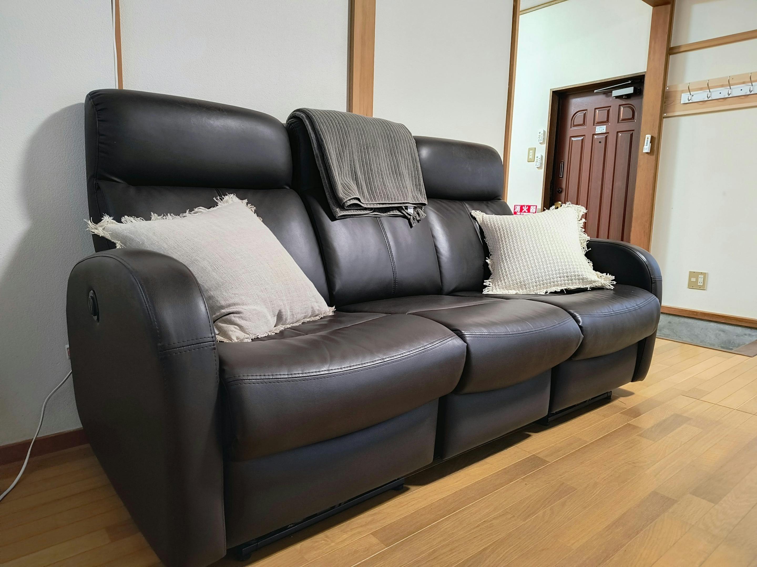 ダイニング：3人掛けソファ