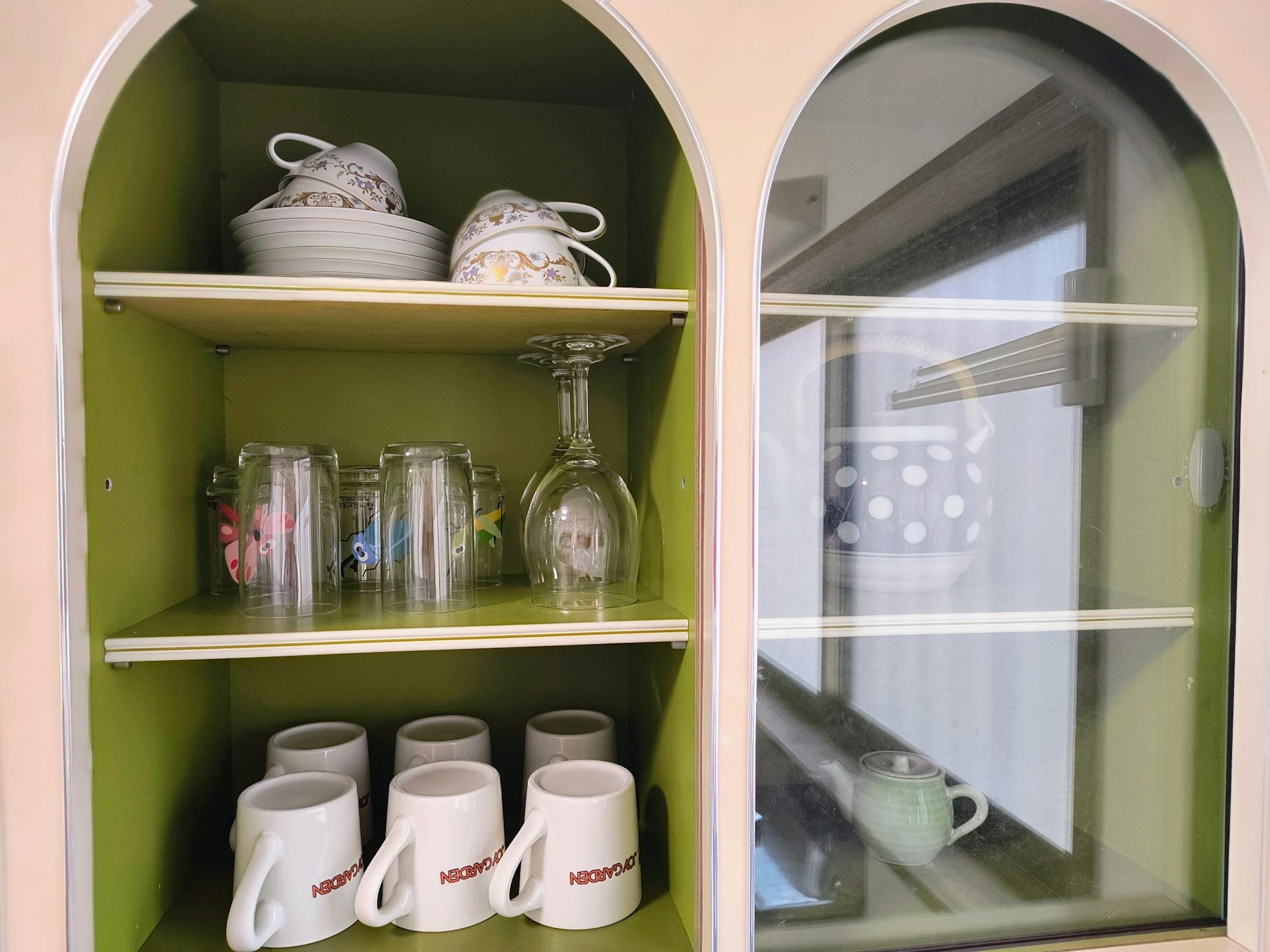 食器：マグカップ、ガラスのコップ、ワイングラス、お皿、ボウル、茶器等