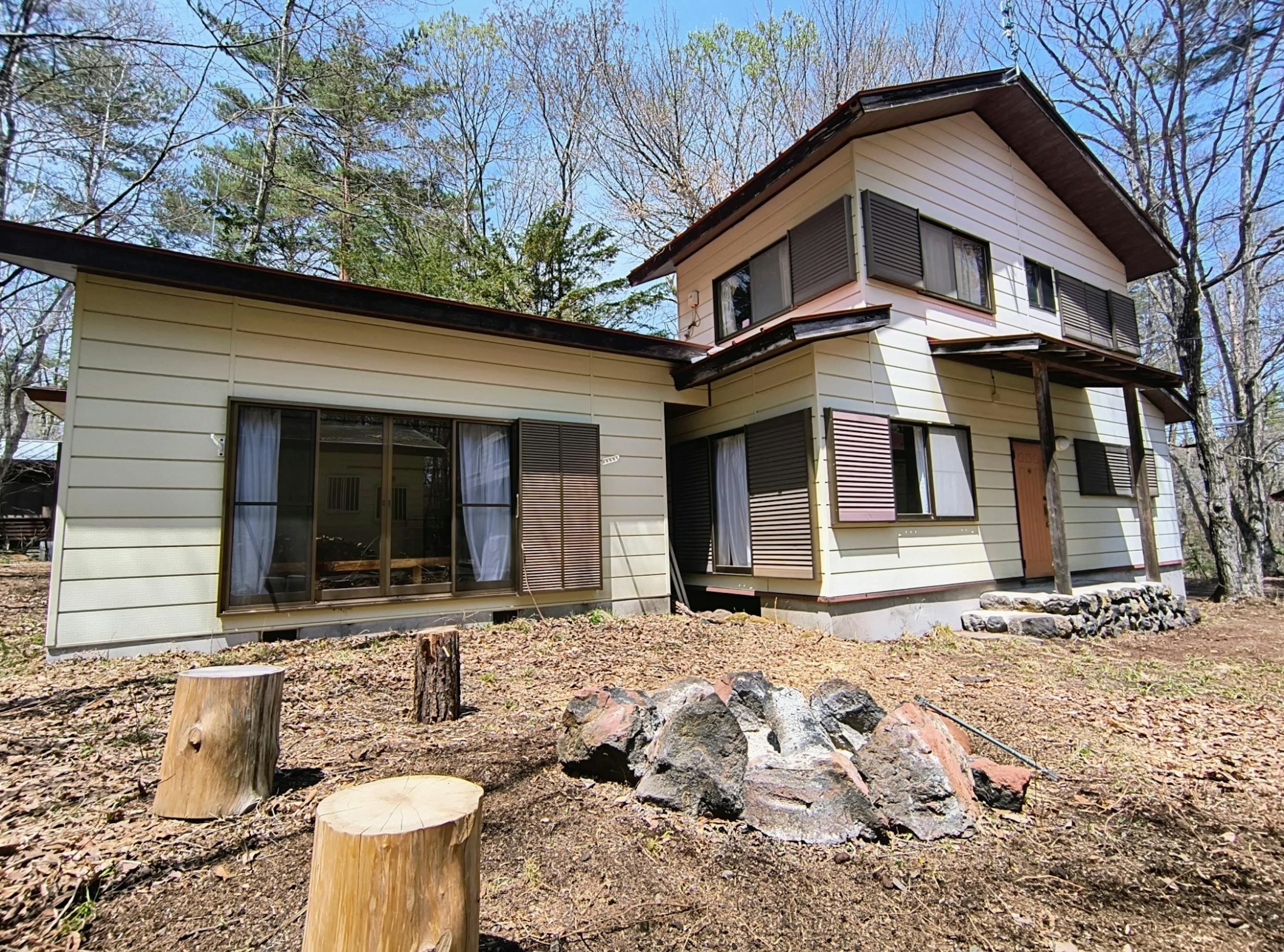 エクステリア：裏庭で焚火をお楽しみいただけます