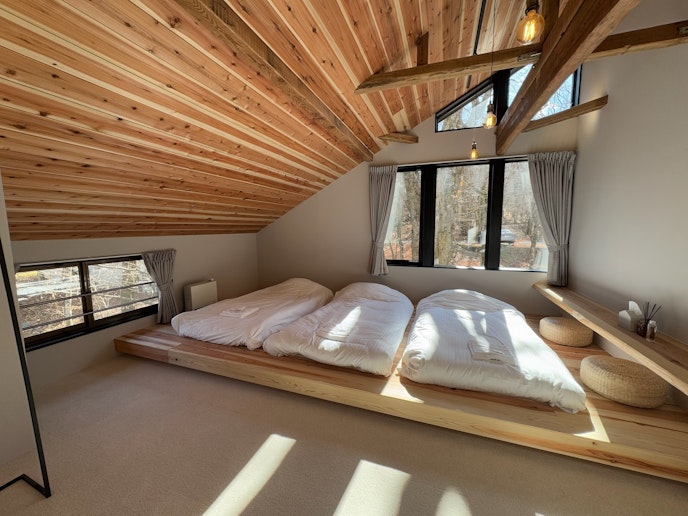 木のぬくもりと温かさを感じながらリラックスして、お寛ぎ頂けます。...