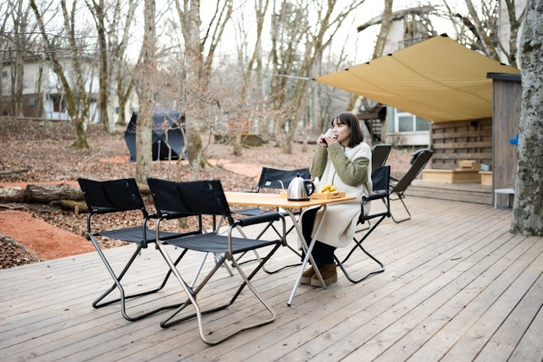 ウッドデッキスペースで優雅なコーヒータイムを。