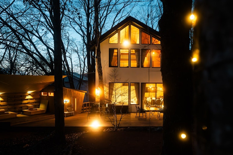 木々を抜けると、幻想的な空間が。