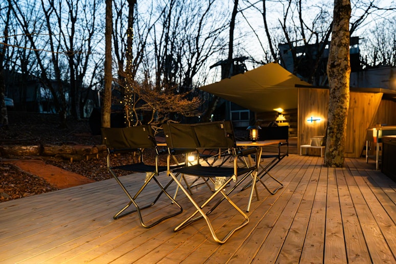 お部屋で夕食もいいけど、夕暮れを眺めながらの食事は格別です。